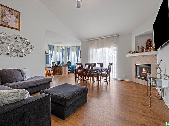 4th image of 15113 Camden Ave
