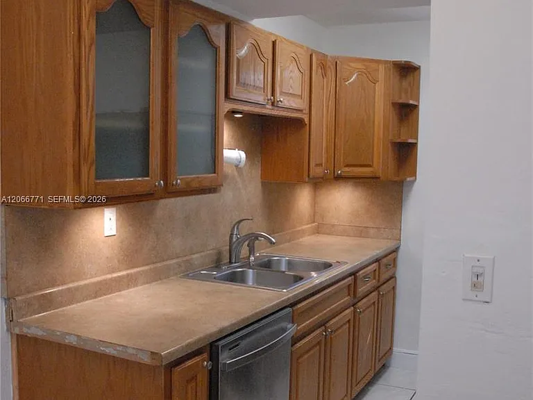 10907 N Kendall Dr #416 — Photo 11
