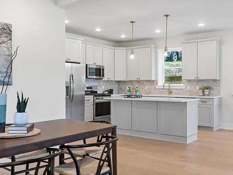 638 Ladd Ave — Photo 5