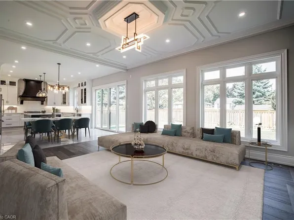 31 Bayside Ct, Burlington, ON L7T 1M8