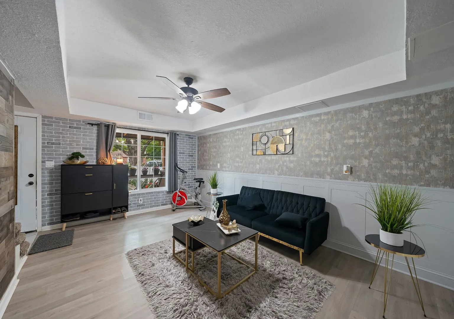 3 Bedroom Townhome With Fenced Yard and 1 Car Garage — Photo 4