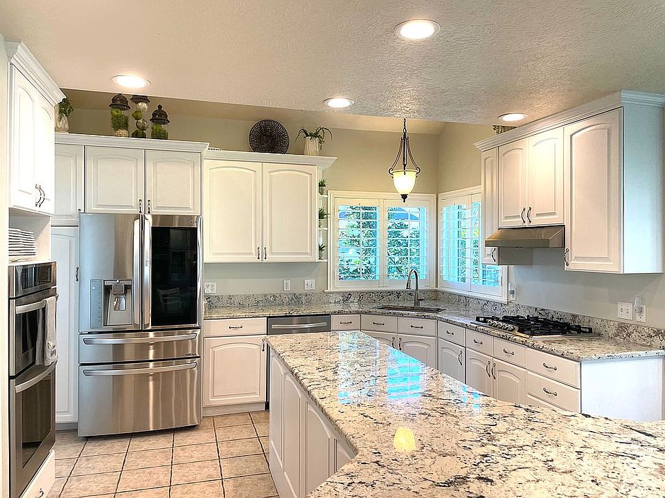 2nd image of 93 E Sunset Cir