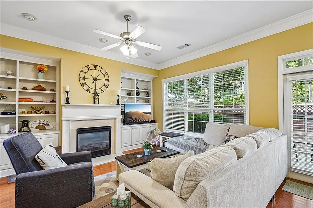 3 bed, 2.5 bath, 2094 sqft, $2,700 — Photo 4