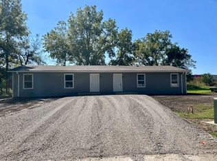110 Redbud Ln, Perry, KS 66073