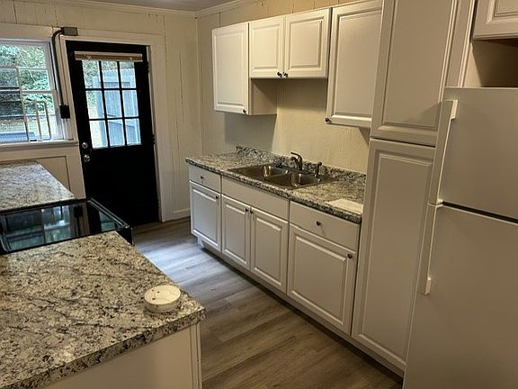 4th image of 608 Spring St #A