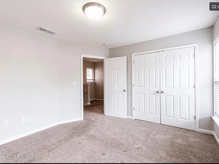 402 Clare Ln #402 — Photo 7