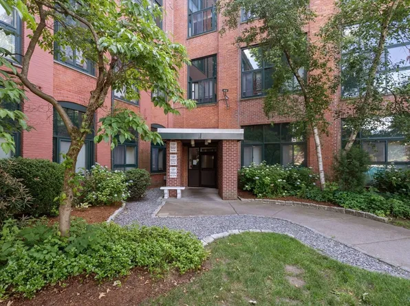 150 Rumford Ave APT 230, Mansfield, MA 02048