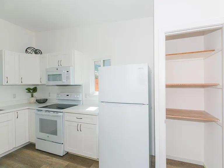 3052 Hinano St — Photo 7