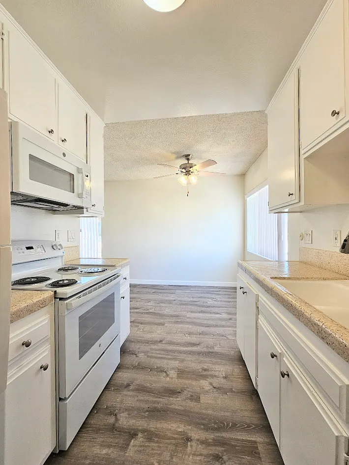 2 bed, 858 sqft, $2,395 — Photo 4
