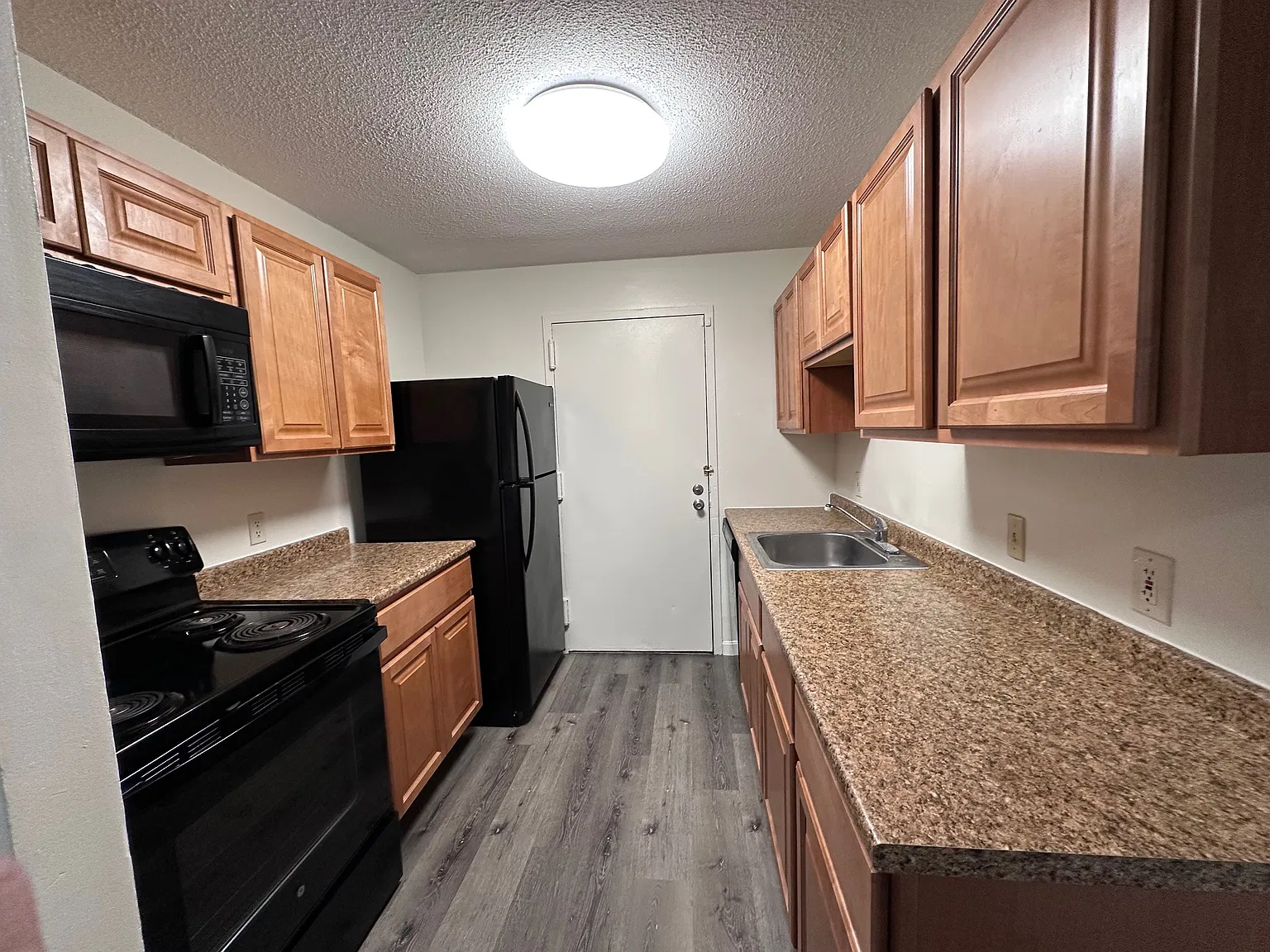 2 bed, 865 sqft, $2,700 — Photo 1