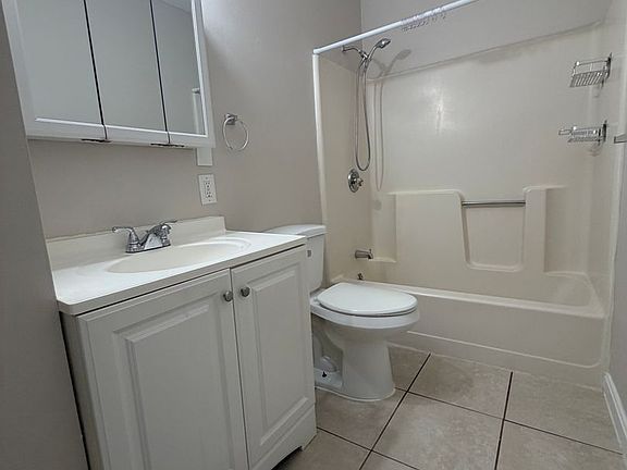 5th image of 153 W Hancock St APT 33
