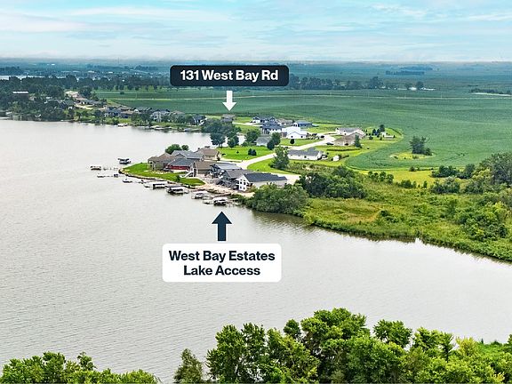 3rd image of 131 W Bay Rd