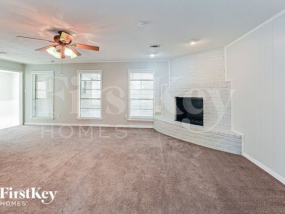 3rd image of 16010 Pebble Bend Dr