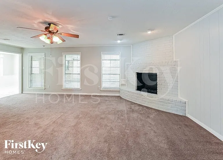 16010 Pebble Bend Dr — Photo 3
