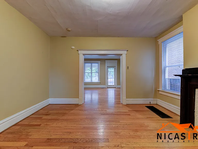136 E 11th Ave — Photo 5