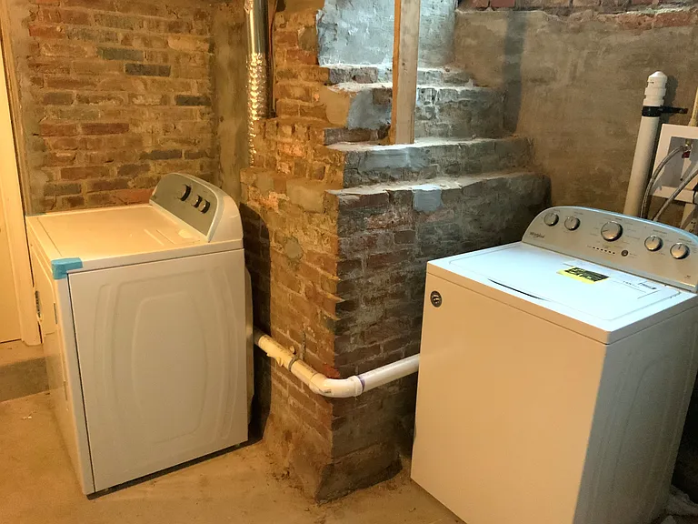 804 Hollins St #BASEMENT — Photo 9