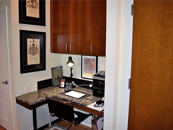 4th image of 943 Peachtree St NE Unit 709