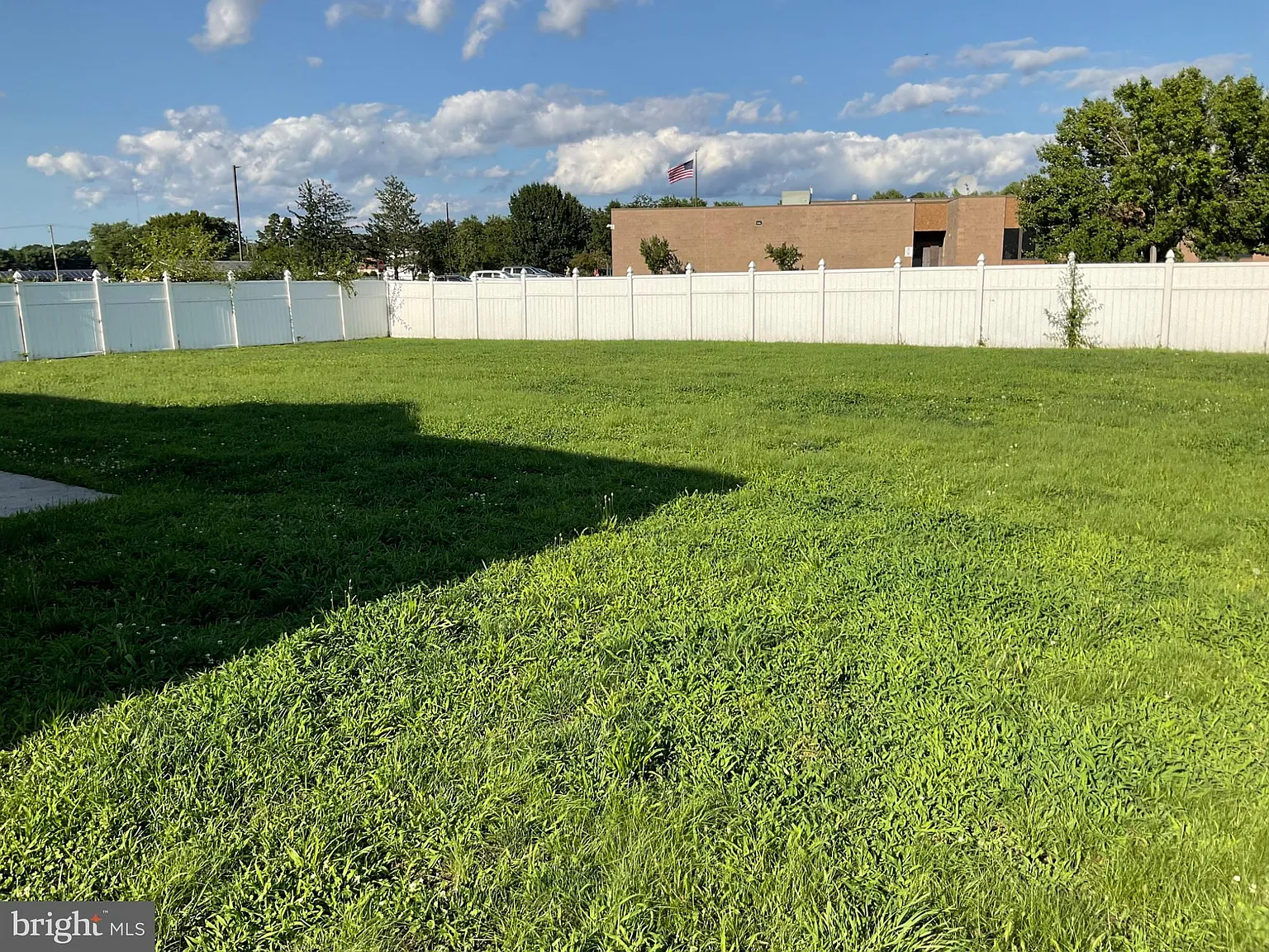 3 bed, 2.0 bath, 1117 sqft, $2,550 — Photo 3