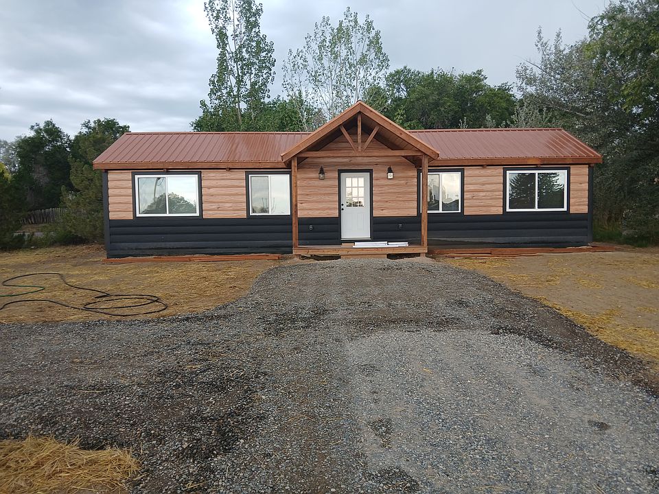 1st image of 900 Railway St