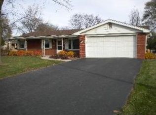 212 April Ln, North Aurora, IL 60542