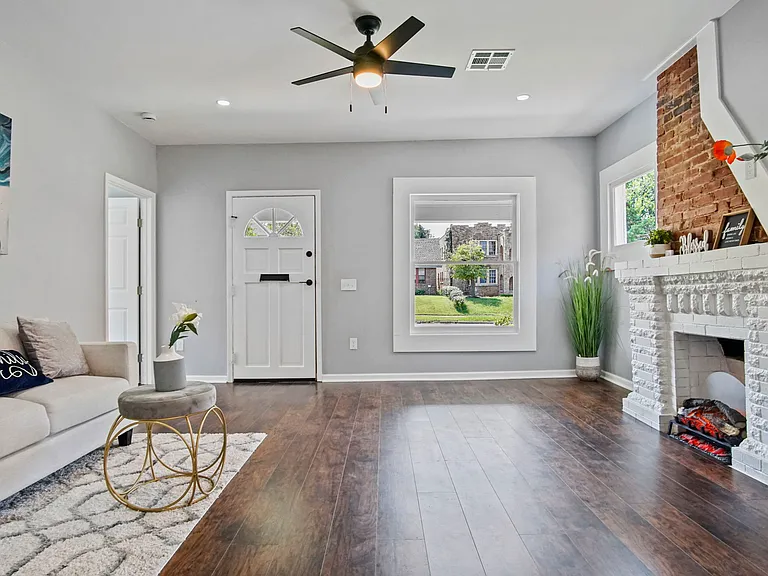 311 NW 25th St — Photo 31