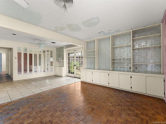 3rd image of 454 Greenway St
