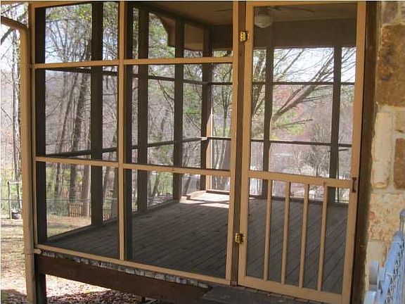 4th image of 15 Lynnolen Ln
