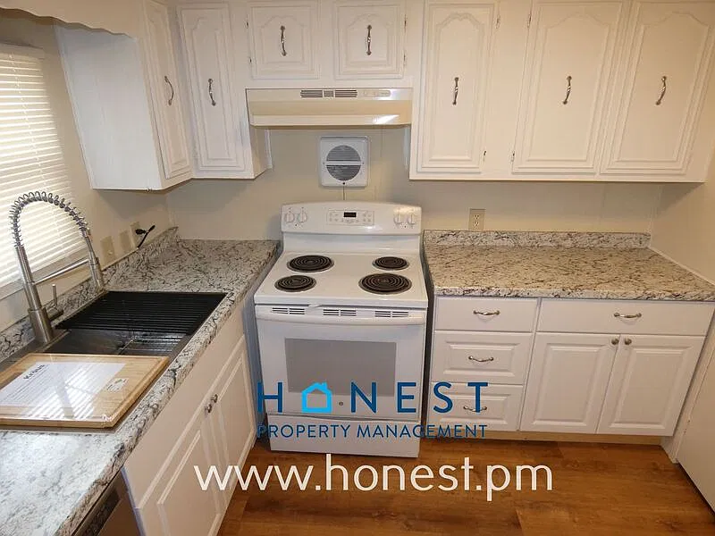 3 bed, 2.0 bath, 1104 sqft, $1,850 — Photo 3