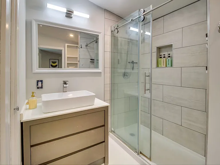 3218 Highland Dr SE — Photo 8