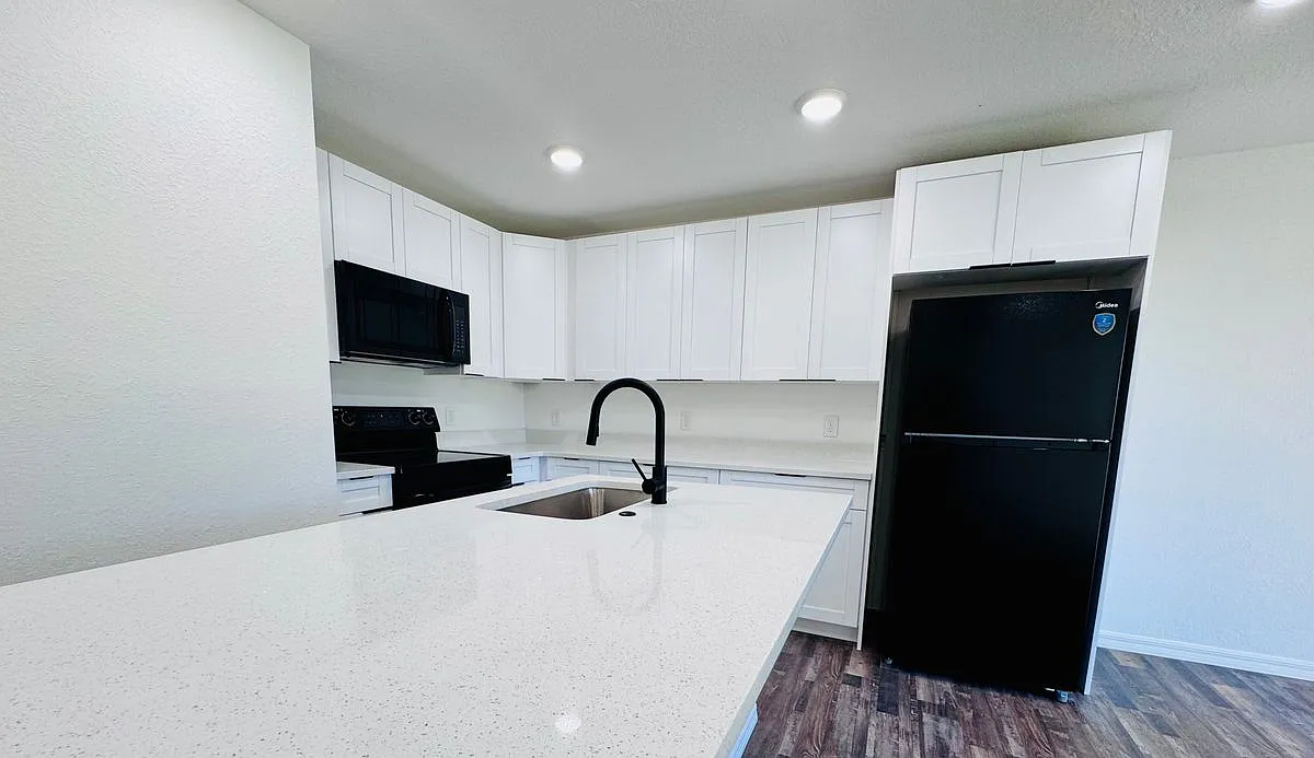 3 bed, 2.0 bath, 1250 sqft, $1,750 — Photo 2