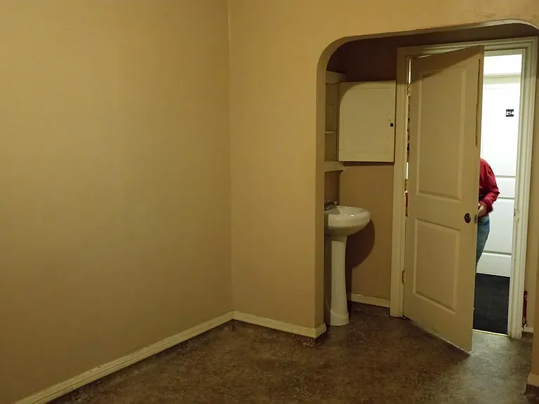 111 N Wilson Way — Photo 5