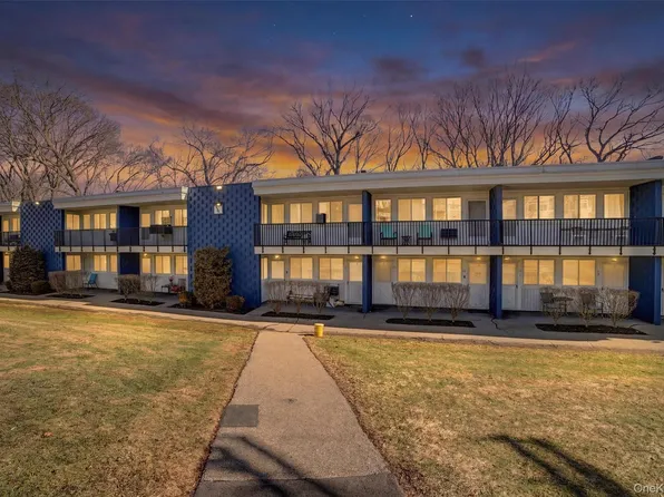 8 Wyndover Woods Lane #18, White Plains, NY 10603