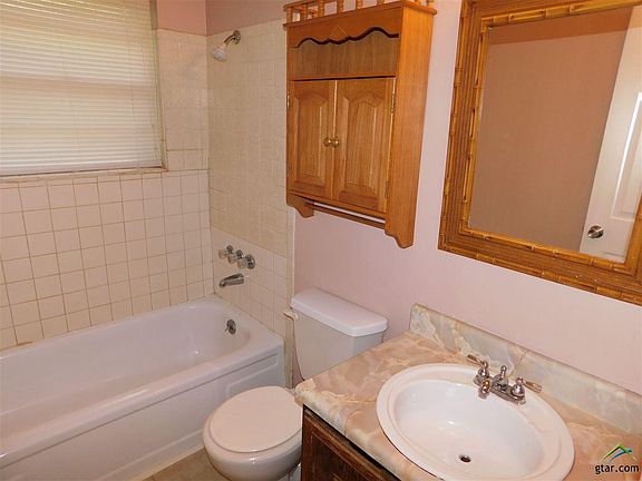 3rd image of 112 Robinwood Dr