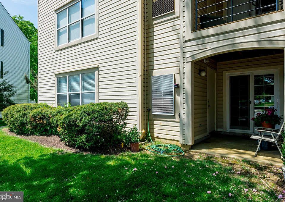 1st image of 40 Hearthstone Ct APT A