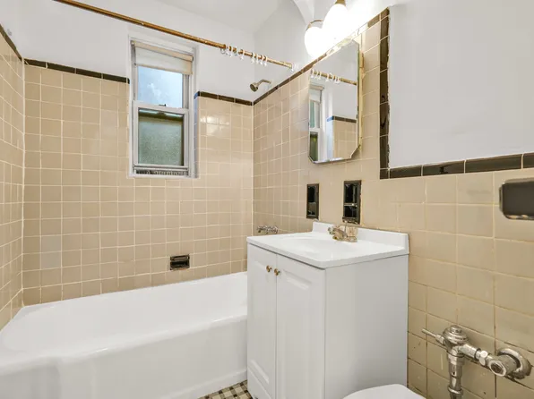 106-15 Queens Boulevard image 19 of 22