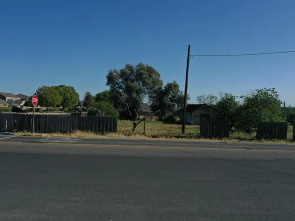 480 F St, Livingston, CA 95334