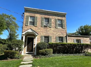 140 Wall St APT 1, Huntington, NY 11743