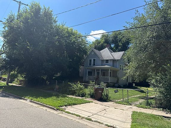 2nd image of 1226 1st St
