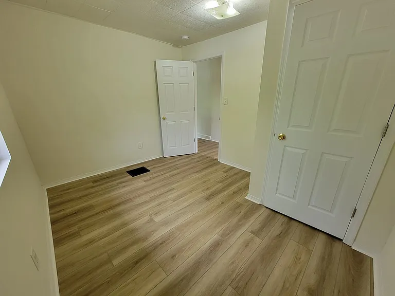 2429 S Broadview Dr — Photo 4