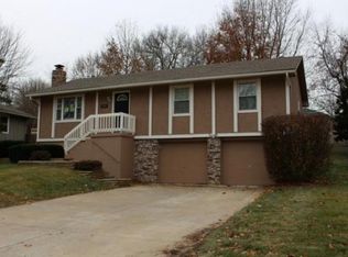 2305 SW Keystone Dr, Blue Springs, MO 64014