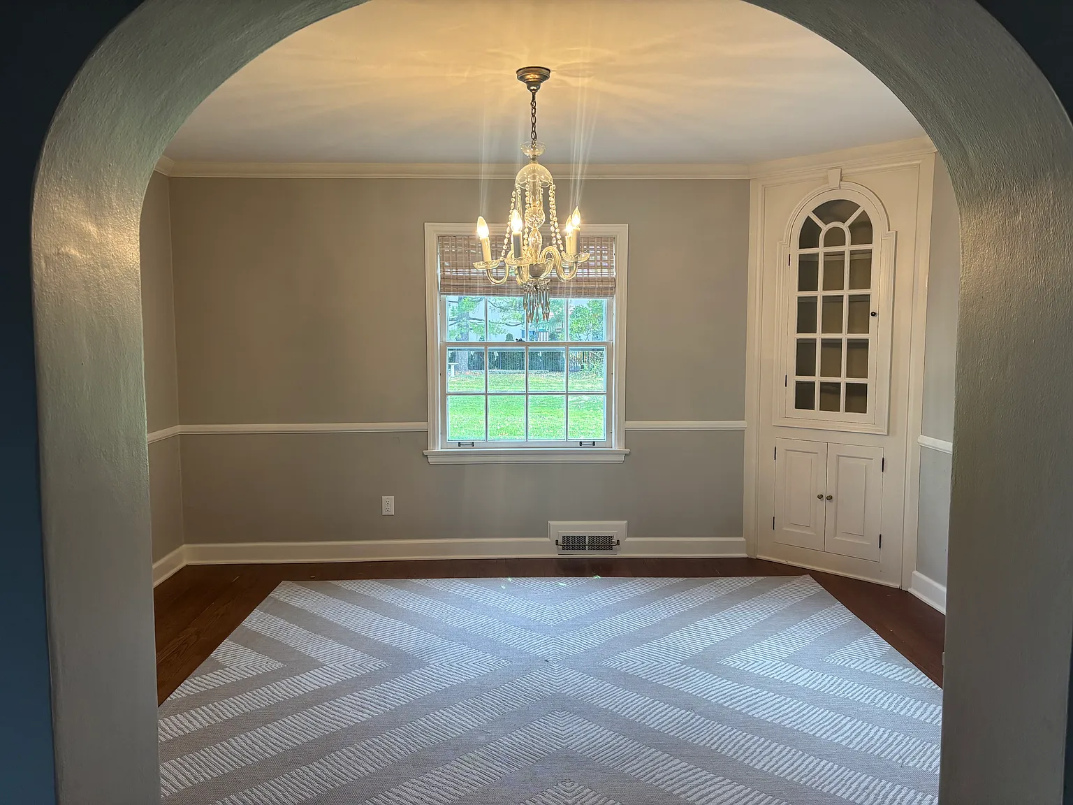 3 bed, 1.5 bath, 2580 sqft, $2,800 — Photo 4