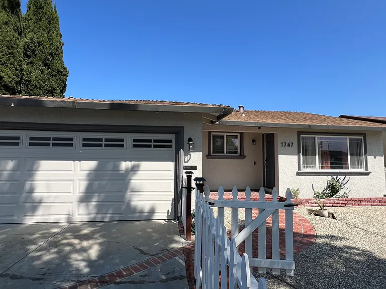 1747 Vistaglen Dr — Photo 1