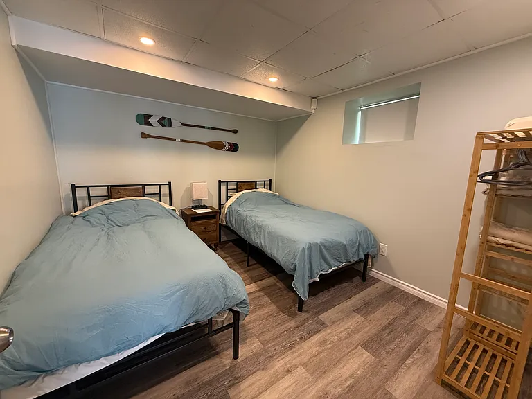 Bedroom 6 with 2 Twins
