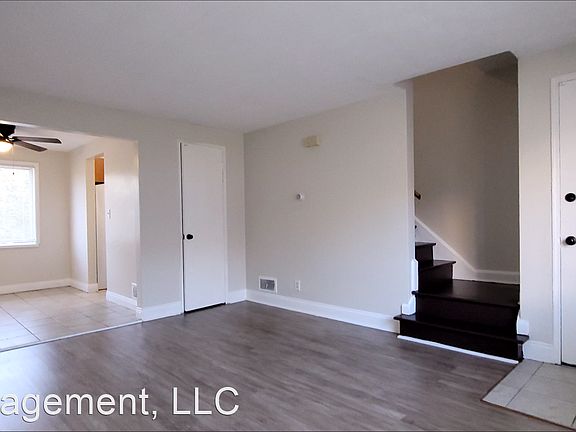 4th image of 1059 Wilmington Ave Unit 7