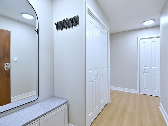 3rd image of 945 E Kenilworth Ave Unit 312