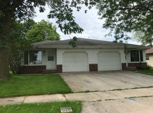 1209 Meadow Ln, Neenah, WI 54956
