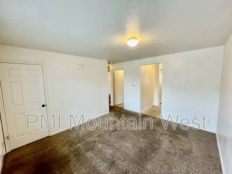 2 bed, 1.0 bath, 825 sqft, $1,275 — Photo 2