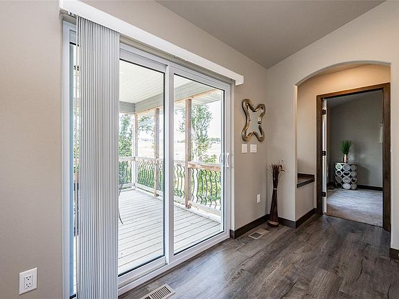 5th image of 1301 Creekside Dr