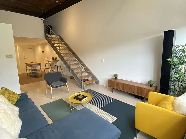 807 E Main St — Photo 35