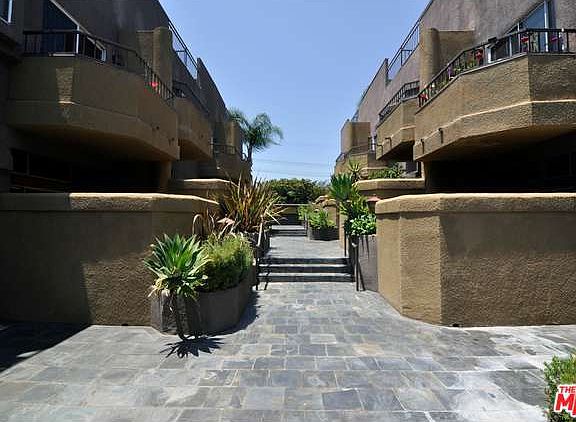 3rd image of 5010 Cahuenga Blvd Unit 112